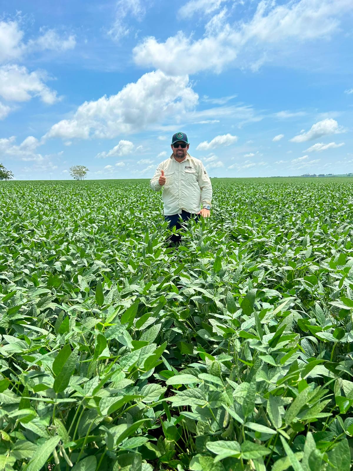Profissional da Agro no Coração em trabalho de campo
